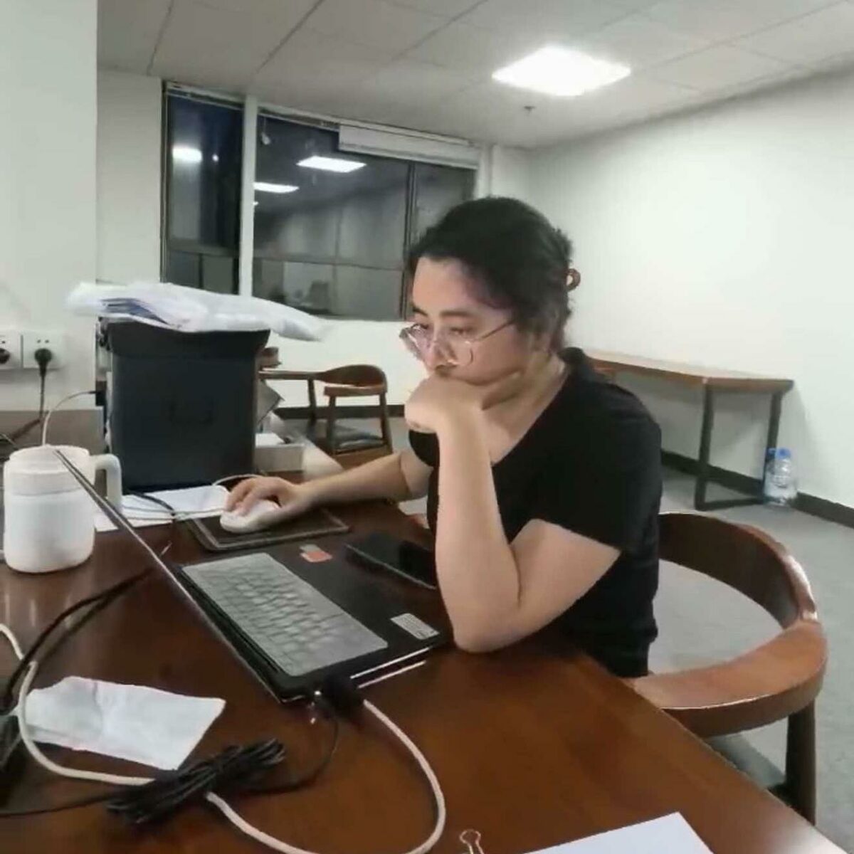王静律师工作中